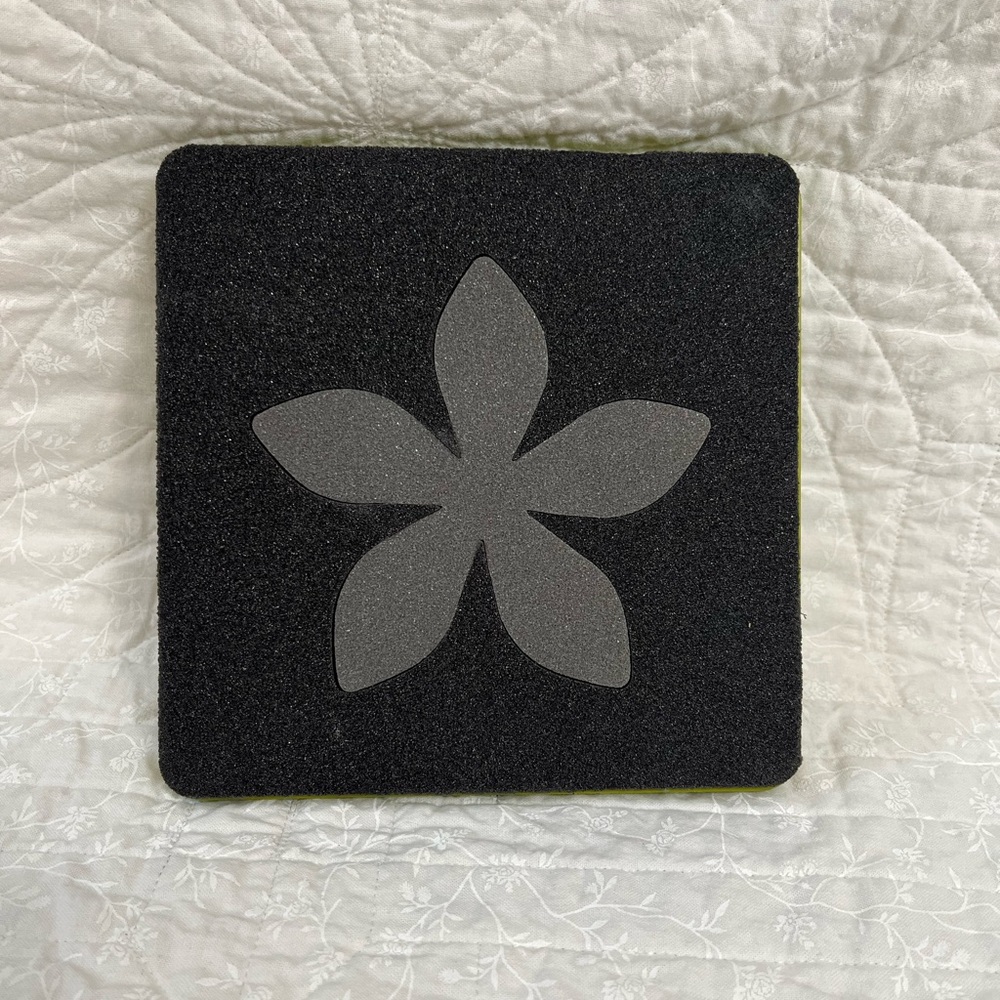 Accuquilt Die 55334 Fun Flower like new